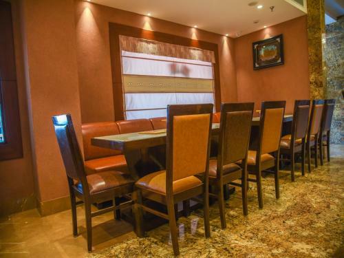 Hotel Bharawan Clarks Inn Express