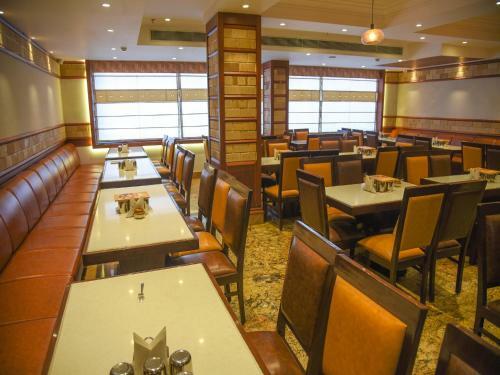 Hotel Bharawan Clarks Inn Express