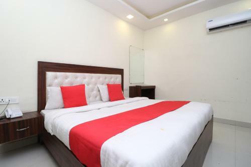 Oyo 28646 Hotel Golden Heart