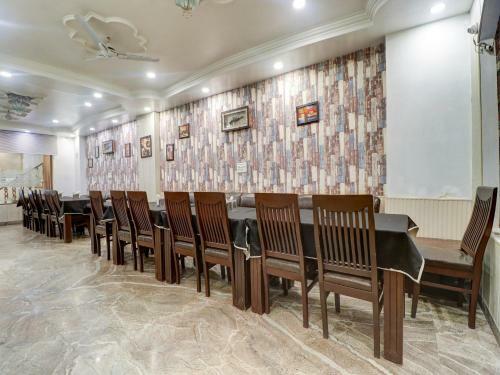 Oyo Capital O 73432 Hotel Divine