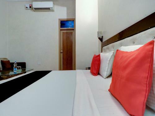 Oyo Capital O 73432 Hotel Divine