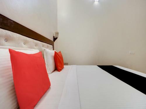 Oyo Capital O 73432 Hotel Divine