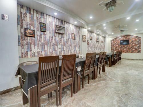 Oyo Capital O 73432 Hotel Divine
