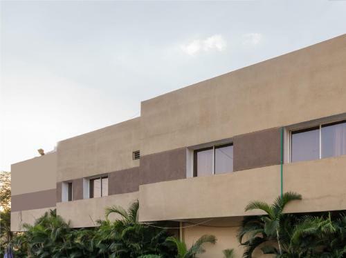 Oyo 82152 Hotel Golden Peak