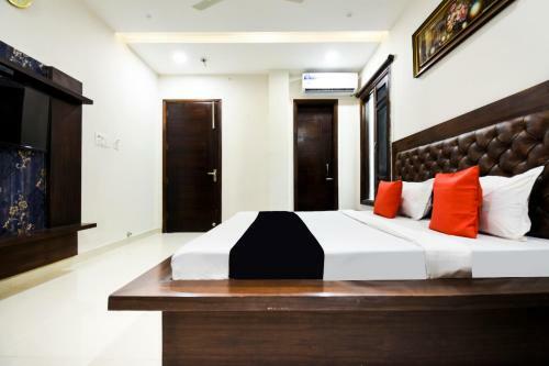 Capital O 60496 Hotel Avera