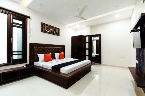 Capital O 60496 Hotel Avera