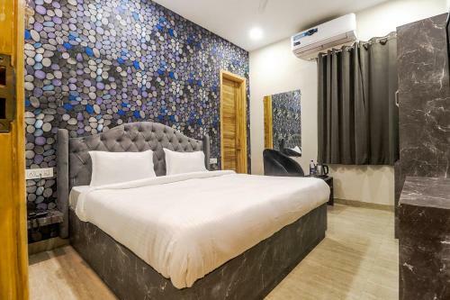 Fabhotel Alpine Inn