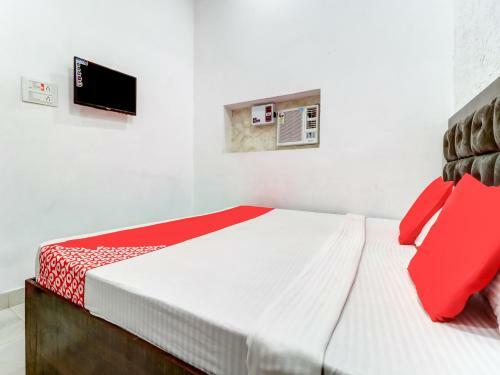 Oyo 82426 Hotel Pb02 Inn