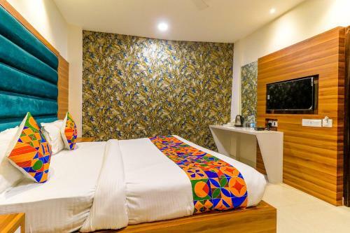 Hotel Fabexpress Golden Velvet