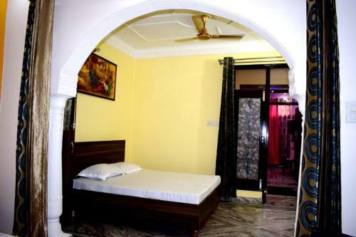 $ 4 Home Stay