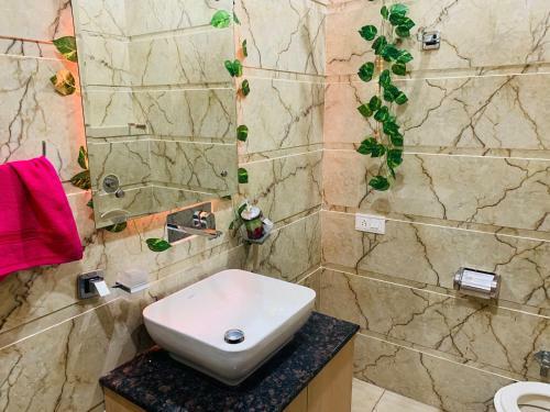 Hotel Holidayvilla & Suites