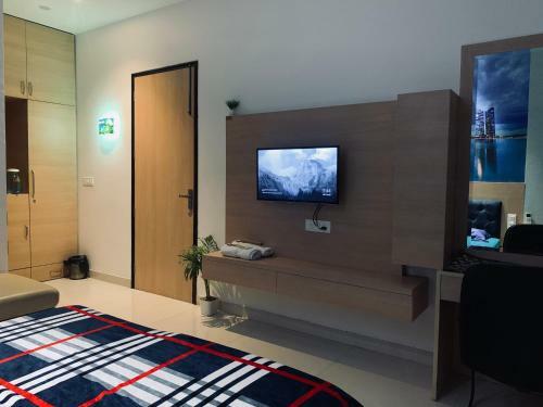 Hotel Holidayvilla & Suites