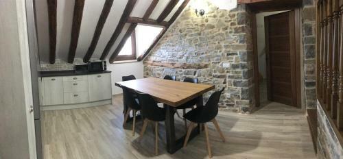 Apartamentos Bajo Pe�a