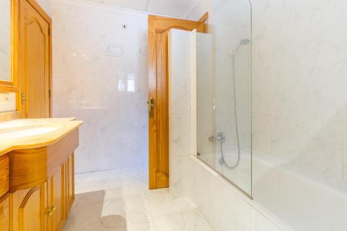 Villa With Pool Walking Distance To The Beach (malondra)