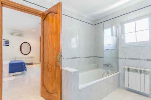 Villa With Pool Walking Distance To The Beach (malondra)