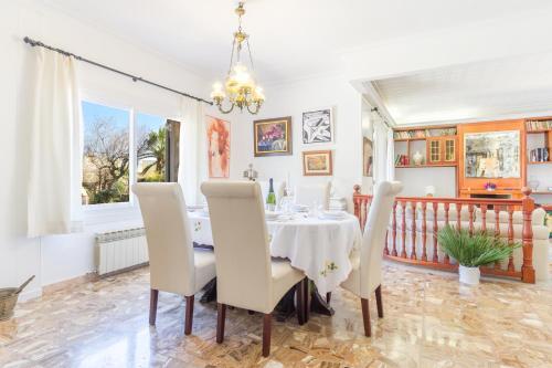 Villa With Pool Walking Distance To The Beach (malondra)