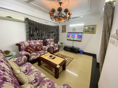 Zara?s Service Apartment