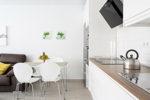 Home2book Bright Apartment El M�dano Beach