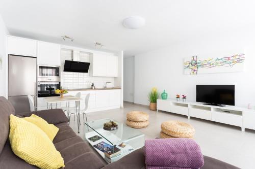 Home2book Bright Apartment El M�dano Beach