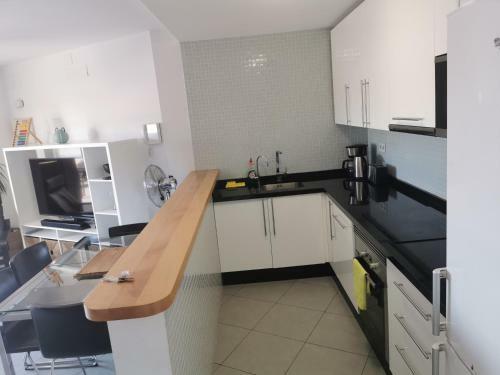 Fully Equipped Modern Apartment With A Garage