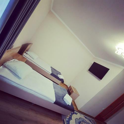 Hotel ???-??