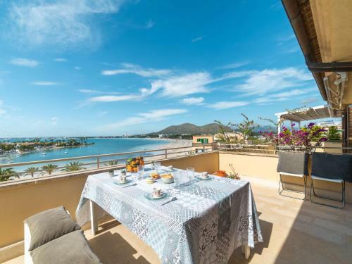 Apartment Coral Sea Views