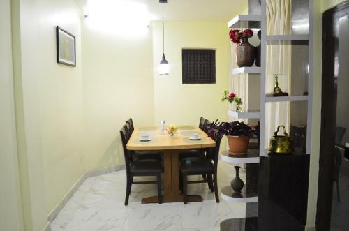 Tanani Newa Home (mt.makalu)