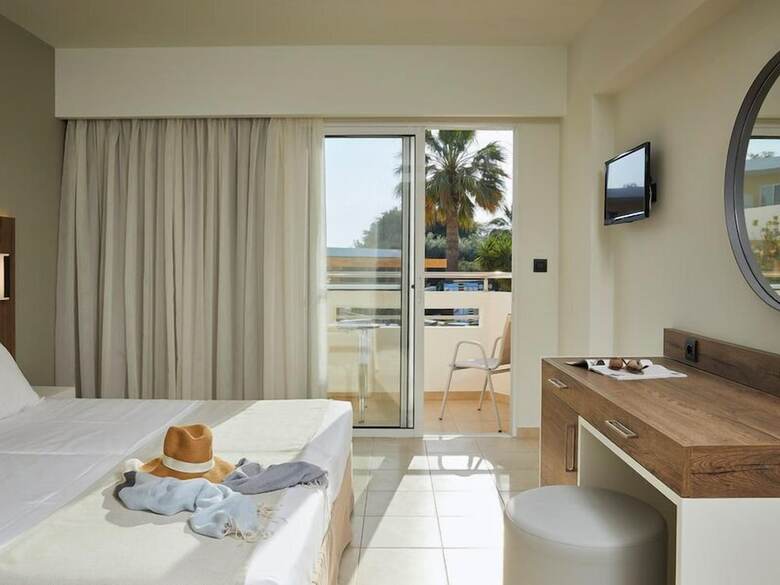 Alex Beach Hotel & Bungalows
