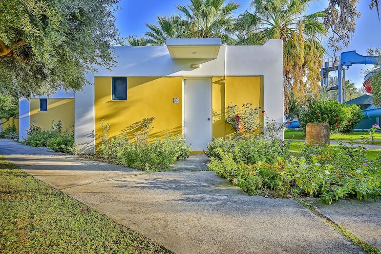 Alex Beach Hotel & Bungalows