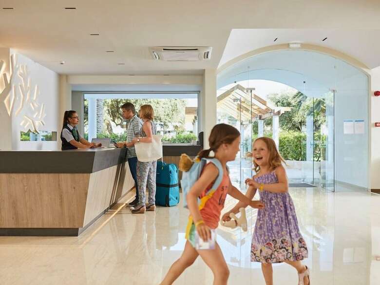 Alex Beach Hotel & Bungalows