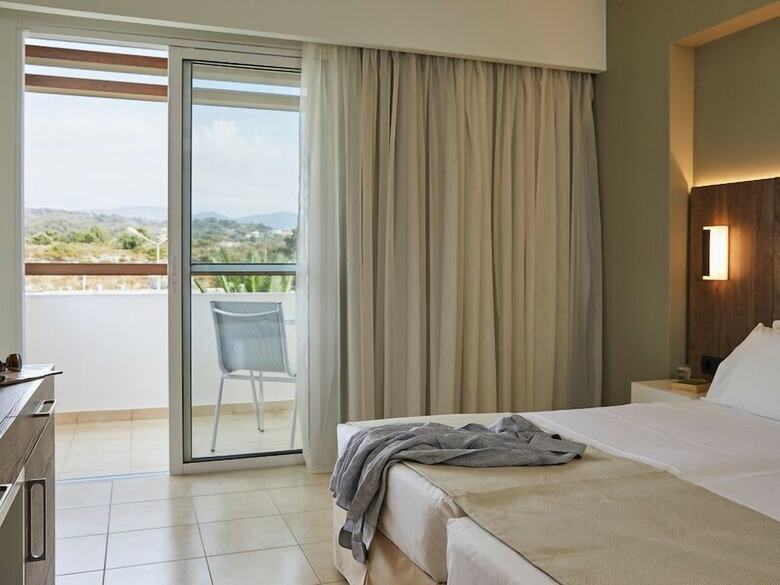 Alex Beach Hotel & Bungalows