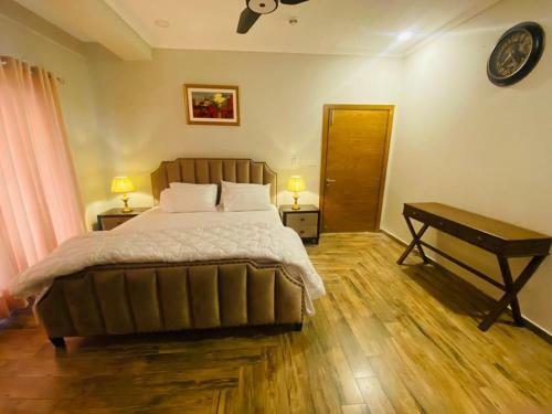 Holidazzle Serviced Apartments Bahria Town