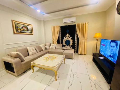 Holidazzle Serviced Apartments Bahria Town