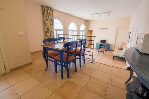 Apartment Near The Sea With Wifi And Pool
