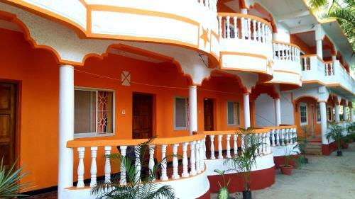Hostal Samantha Inn Beach Resort