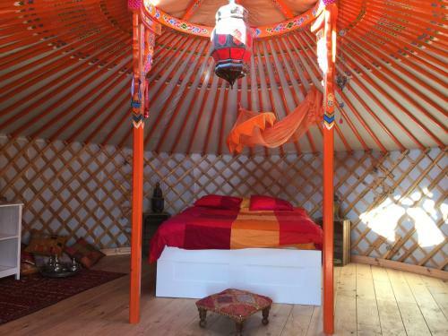 Yurta Naranja