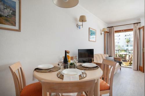 Ideal Marina II Beachfront Apartment!