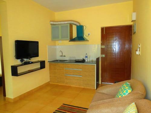 14) Very Modern Furnished Serviced Apartment