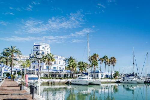 Cp - Modern Beachside Apartment In Estepona