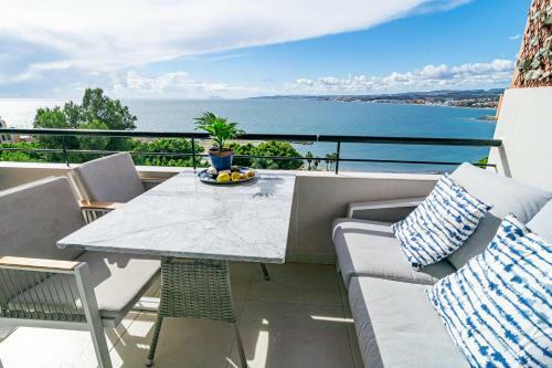 Cp - Modern Beachside Apartment In Estepona