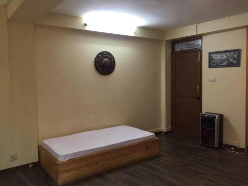 Bed & Breakfast Cheep Room Mero Hotel
