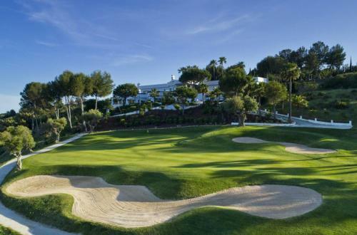Estepona Golf Apartment With Seaview