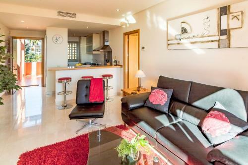 Seaview Luxury Penthouse Apartment 24 Hour Security And Underground Parking