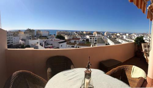 Apartamento Sub-�tico Con Parking En El Centro De Estepona