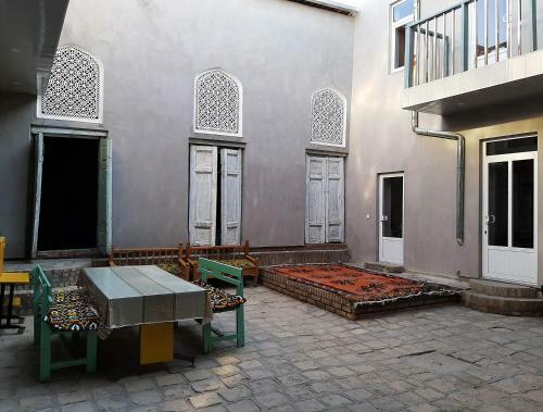 Hostal Art Guest House Usto