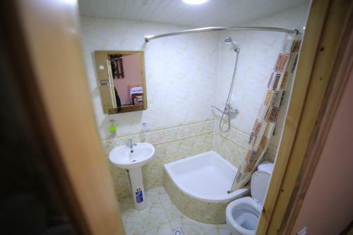 Hostal Parviz Guest House