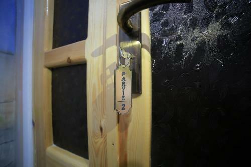 Hostal Parviz Guest House