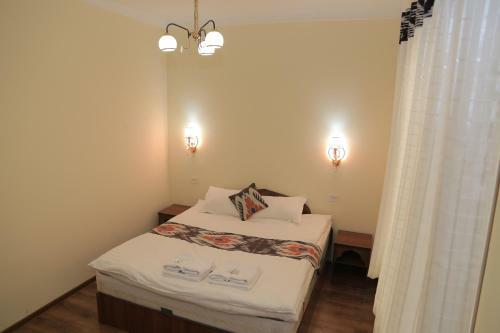 Eshoni Pir Hotel