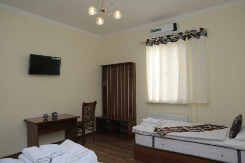 Eshoni Pir Hotel