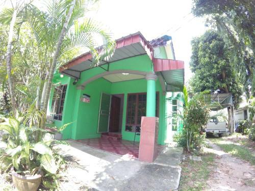 Village House Rd